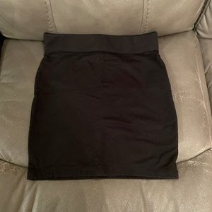 Black basic pencil skirt